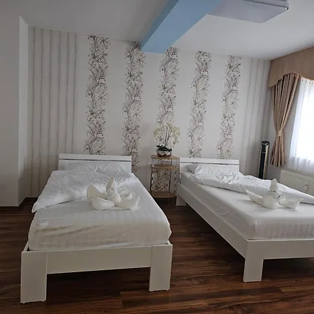 Kaethe-kollwitz - Strasse 54, F3 Apartment *